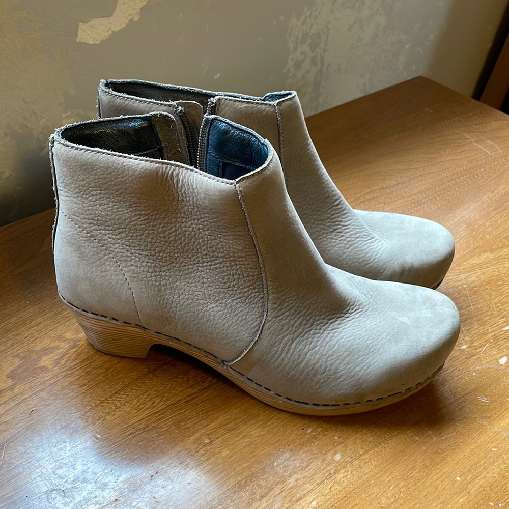 DANSKO Maria Booties. Size 40. Used, barely worn. Very good condition